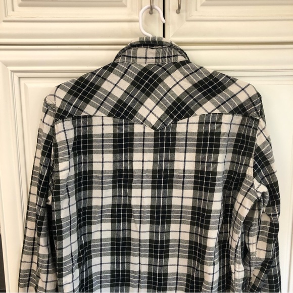 Levi’s women’s plaid flannel shirt - Picture 8 of 10